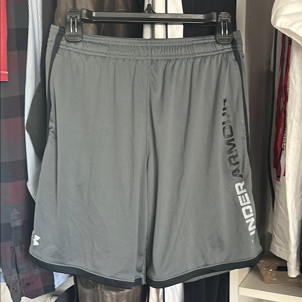 Under Armour Boys XL Gray Shorts